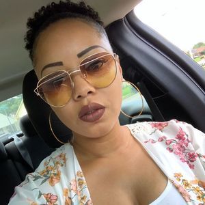 Meet your Posher, Roshundra